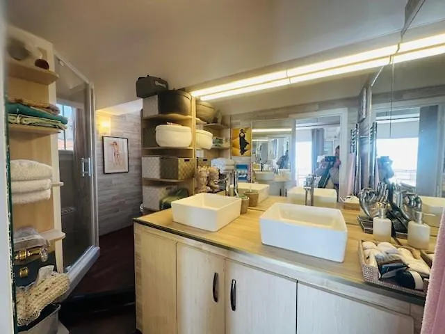 Appartement Face Mer Proche Palais Cannes 0*,  France