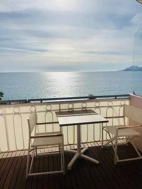 Appartement Face Mer Proche Palais Cannes